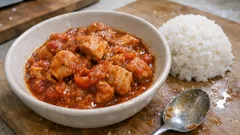 水も小麦粉も使わない、圧力鍋のトマト缶「水なしチキンカレー」—軽やかなコクの作り方