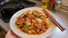 春キャベツの甘みが決め手。味噌だれでコク旨に仕上げる「味噌豚キムチ」レシピ