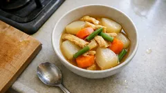 だし香る大根と油揚げの煮物—いんげんで彩り、短時間でもしっかり味しみ