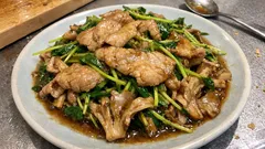 フライパンひとつで完成：豚肉×豆苗×舞茸の甘辛炒め（ご飯がすすむ）