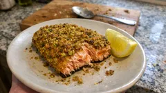 揚げないのにサクッと香ばしい。エアフライヤーのサーモンカツレツ