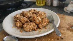 鶏むね肉がしっとり仕上がる、すし酢下味のごま衣唐揚げ—お弁当にも