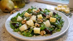 切って和えるだけ。洋なし×チーズ×くるみのカフェ風サラダ（火を使わない）