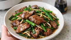 牛乳なしでも食べやすい。豚レバーは「水が澄むまで洗う」で作るレバニラ炒め