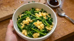 壬生菜がシャキッとおいしい。ごま油×卵の麺つゆ炒めで、あと一品すぐ完成