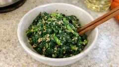 茹で1分で味が決まる、ほうれん草のごま和え—水気をしっかり切って香ばしく