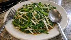 だし＋酒でシャキッと決まる。豆苗・もやし・ピーマンのさっぱり野菜炒め
