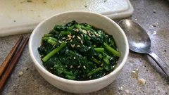 だしなしで味が決まる:砂糖と醤油だけのほうれん草お浸し(醤油洗いで水っぽさ対策)