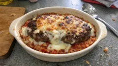 冷凍ハンバーグで手早く満足：残りご飯がごちそうになる簡単ドリア