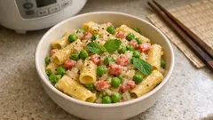 鍋ひとつでナポリの定番「パスタ・エ・ピゼッリ」—豆の甘みと豚のコクをとろりと