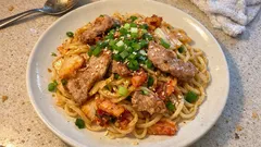 フライパンひとつで満足感:豚キムチ塩焼きそば(付属の塩だれで簡単)