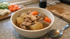 落とし蓋で味しみ。豚こまと大根・こんにゃくの定番煮物（作り置きOK）