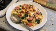 余ったクリーム煮がごちそうに変身：ショートパスタのクリームグラタン