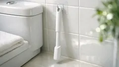 100均フックでトイレブラシを浮かせる収納にして掃除の面倒を減らす方法