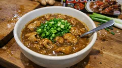 下ゆでで臭みなし。白モツがやわらかい「もつ煮込みカレー」の作り方