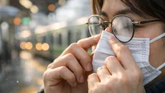 花粉シーズンのマスクでメガネが曇る原因と、すき間を減らす簡単対策2つ