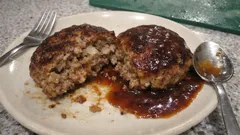 幼児食にも◎ふんわりしっとりハンバーグ—パン粉＋牛乳でやさしい食感に