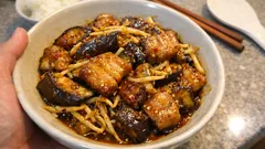 合わせ調味料で味が一気に決まる：豚バラとなす・もやしのピリ辛みそ炒め