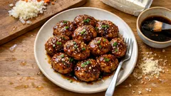 豆腐入りでふんわり軽い、鶏ひき肉のつくね風ヘルシーハンバーグ（甘辛だれ）