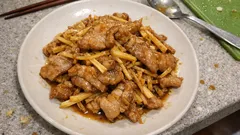 筍の水煮×豚こまをさっと炒めるだけ—オイスター醤油みりんでご飯が進む一皿