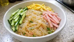 さっぱり中華風春雨サラダ—酢じょうゆだれをレンジで溶かして味ムラなし