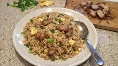 余った豚の生姜焼きで満足炒飯：味付けほぼ不要、フライパンひとつで