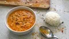 ルウなしで香り立つ：玉ねぎ・トマト・ヨーグルトで作る基本のスパイスカレー