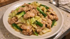 フライパンひとつで完成：豚こま×春キャベツ×ねぎの塩麹味噌炒め