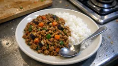 玉ねぎなしでもコク深い。長ネギとにんにくで作る具だくさんドライカレー