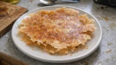 羽根好きに捧ぐ。薄力粉と水だけで作る「餃子の羽根」パリパリ円盤レシピ