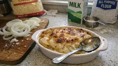 玉ねぎだけでこんなに甘い：レンジ下ごしらえで作る簡単チーズグラタン