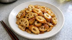 フライパンひとつで味が決まる：ちくわとれんこんの甘辛きんぴら