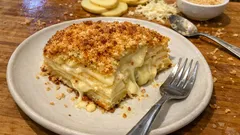 重ねて焼くだけでごちそうに。じゃがいものミルフィーユ風トルタ、表面カリッと仕上げるコツ