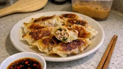 隠し味ははちみつ少し—コクが増す、我が家のカリッと焼き餃子