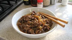 甘辛でご飯が止まらない「糸こんと牛肉のしぐれ煮」—少ない材料でしっかり味