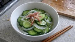 火を使わずさっぱり一品：きゅうりと玉ねぎ、みょうが香るシャキシャキ酢の物