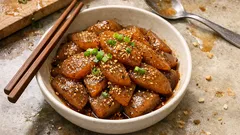 業スーのピリ辛玉こんにゃくが化ける：味噌×醤油だれで香ばし炒め、あと一品に