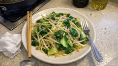 もやしと青梗菜がシャキッと決まる—芯→もやし→葉で作る簡単中華炒め