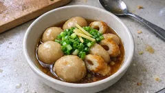 冷凍里芋でほっこり：塩辛を隠し味にする「里芋と竹輪の煮物」レシピ